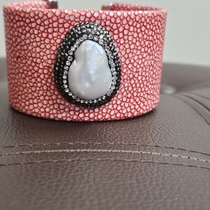 Sandra Ling. Elegant Red Leather and Beatiful Real Pearl  Cuff Bracelet